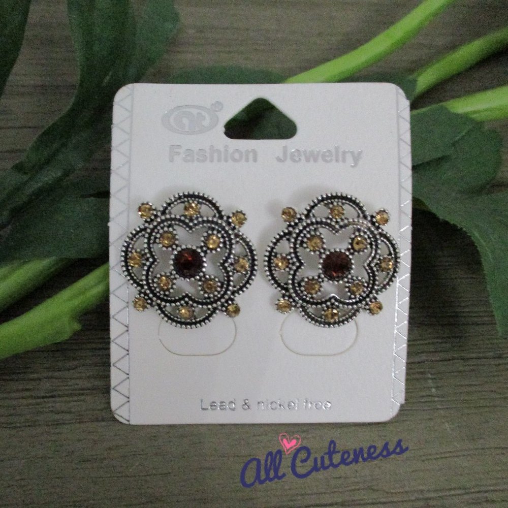 🎀 Statement Stud Earrings